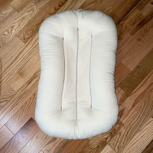 LIKE NEW Snuggle Me Organic Infant Lounger in Natural